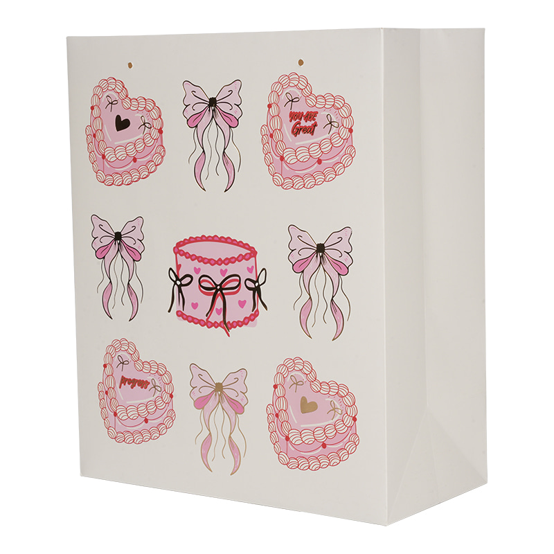 粉色心形蛋糕插图节日礼品袋和礼品袋